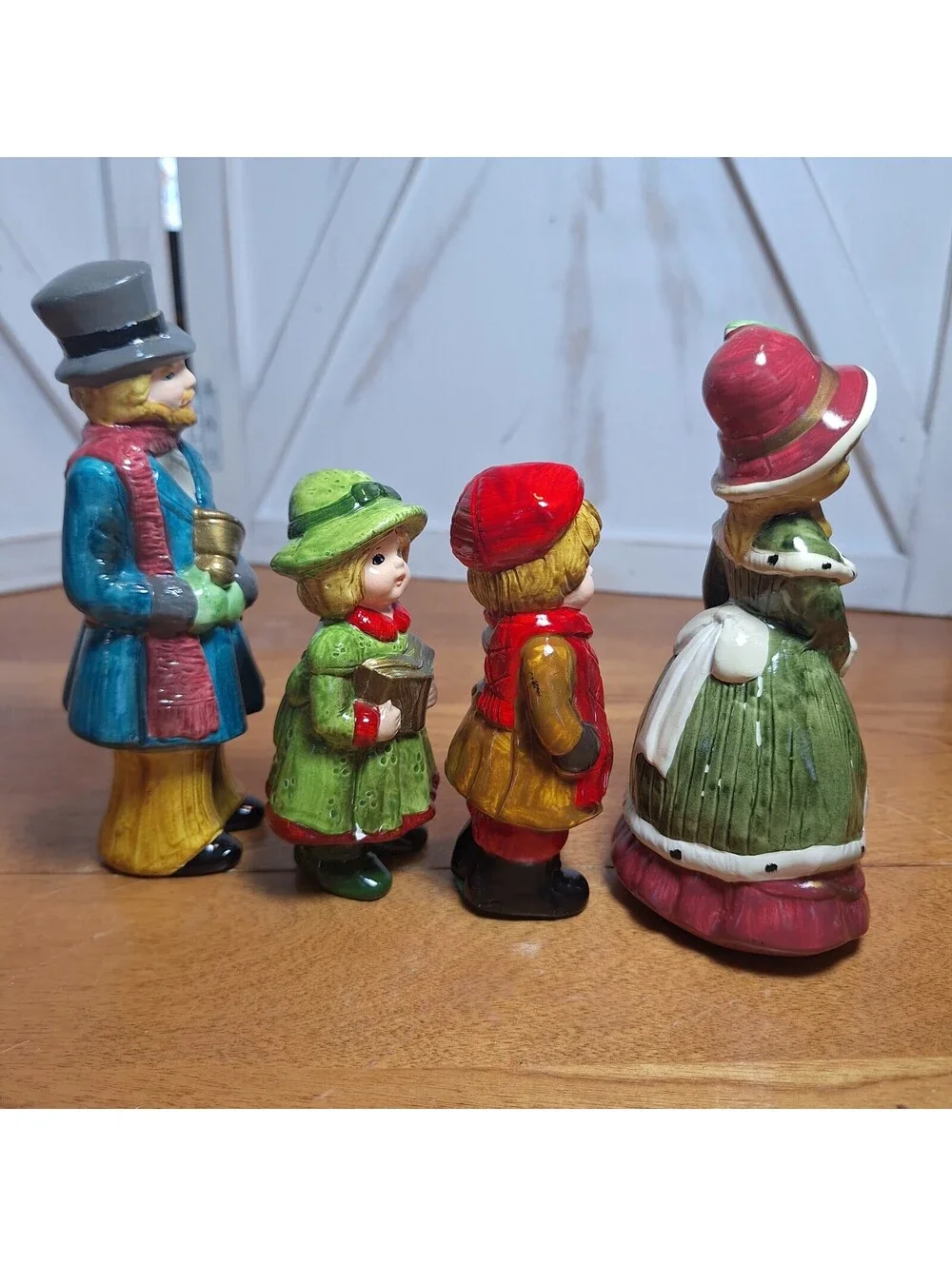 Set of 4 Christmas Caroler Family Figurines Hand Painted Ceramic VTG